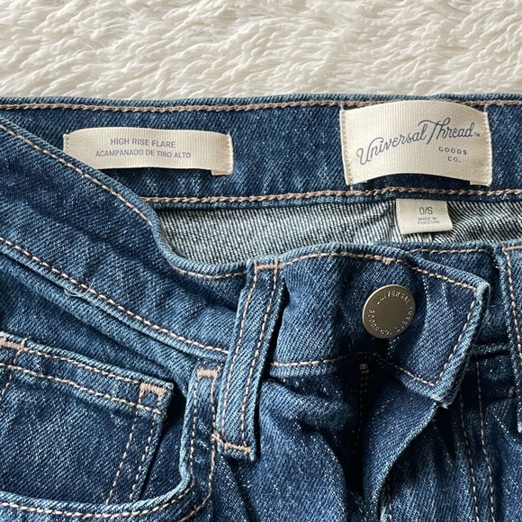 Universal Thread Women's High Rise Flared Jeans - Picture 5 of 7